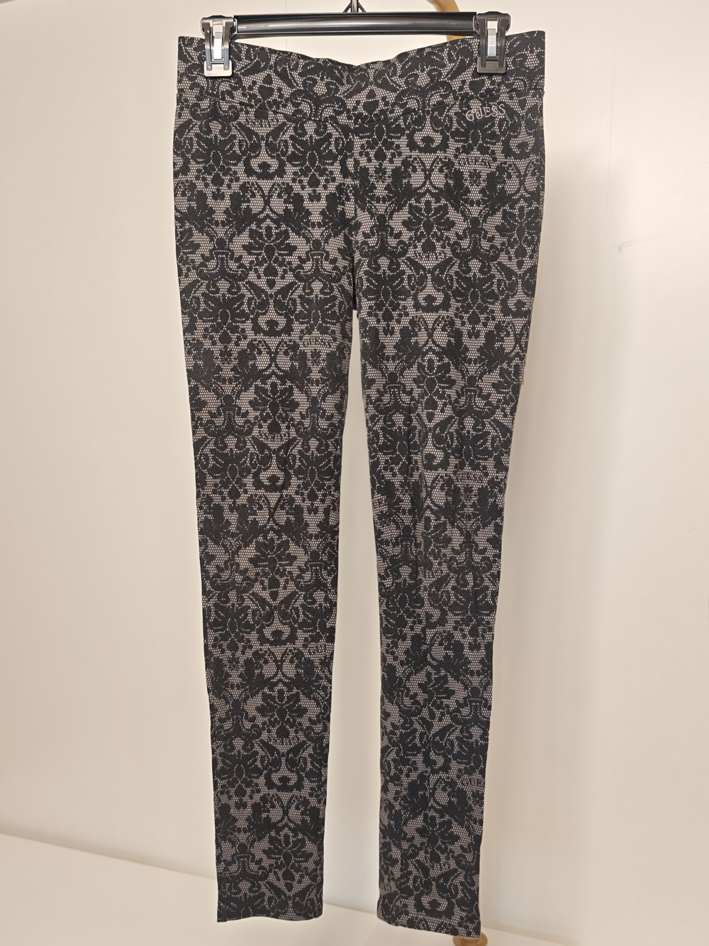 Guess Womens Black Gray Floral Damask Slim Leggings Q34Q11K0931 Size M